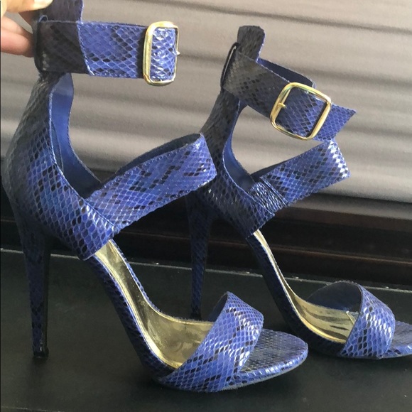 Blue snake skin shoes - Picture 2 of 2